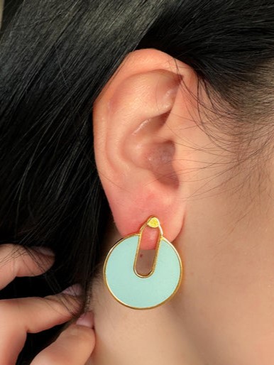 Earrings in a round design with Ciel Enamel Elephantina