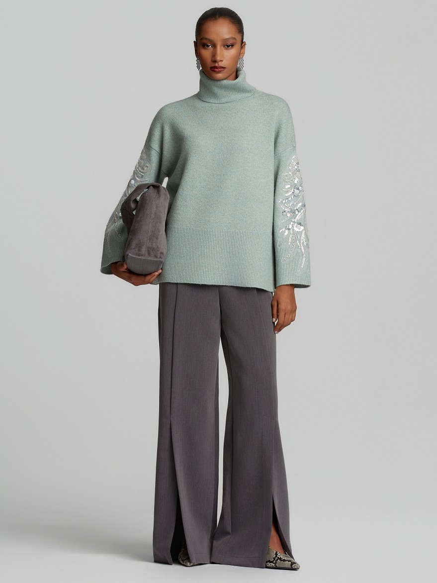 Sweater with applique embroidery on the sleeves Mint Lynne