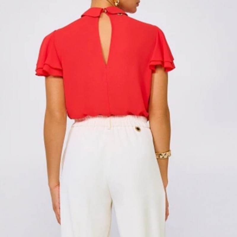 Sleeveless top with ruffles and details in gold look by Lynne