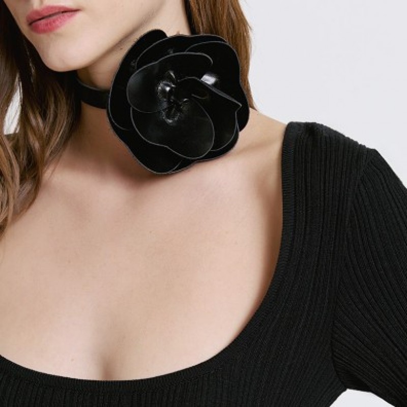 Chocker με λουλούδι σε δερμάτινη όψη Black Access
