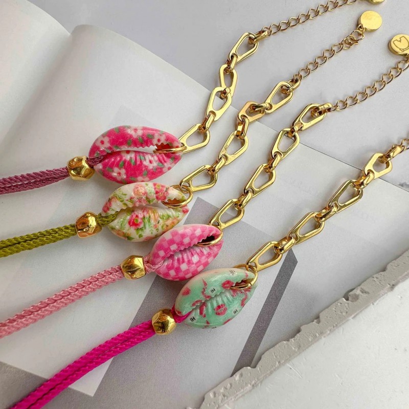 Bracelet with patterned shell and chain Elephantina