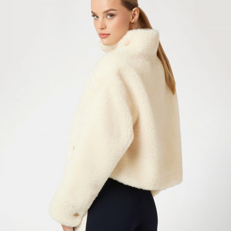  Short jacket-blouse made of synthetic fur Creme Guess
