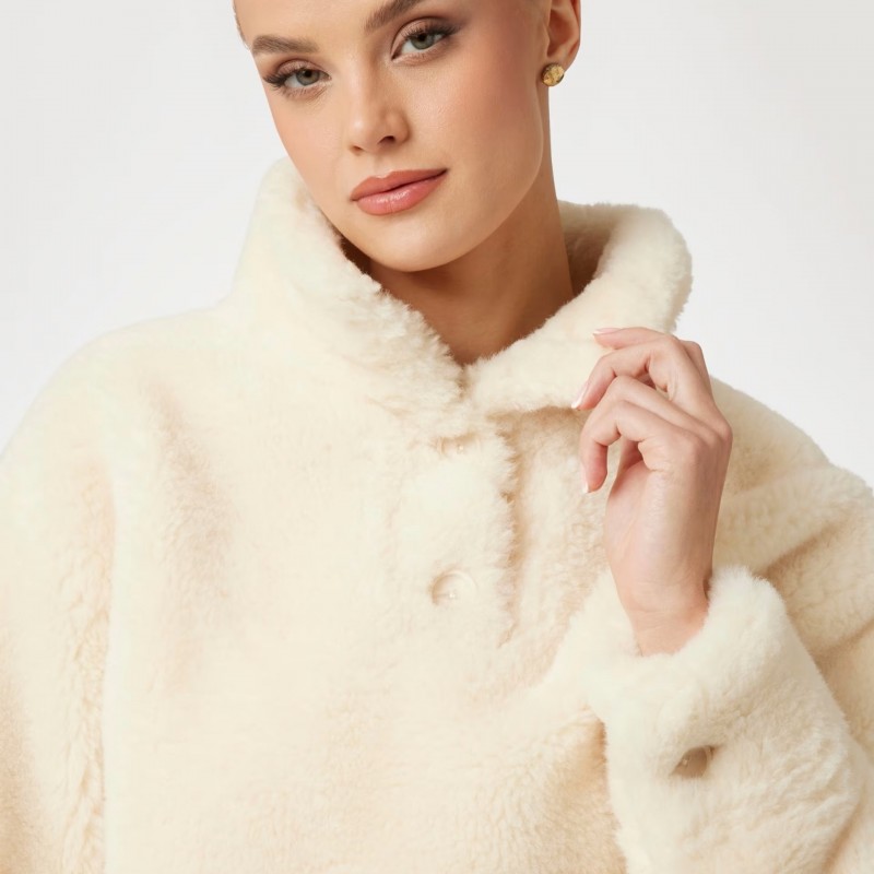  Short jacket-blouse made of synthetic fur Creme Guess