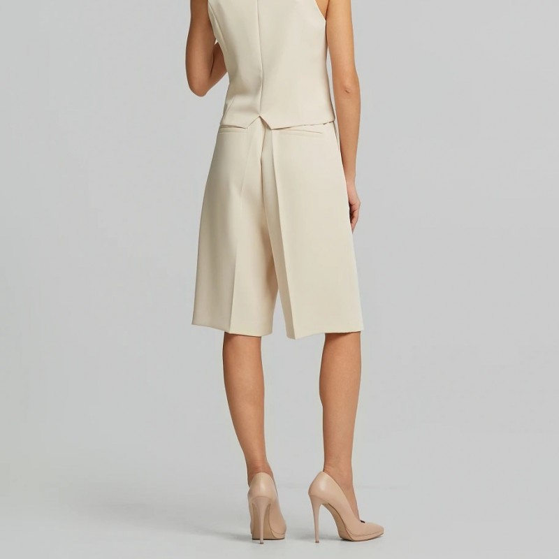 Crepe Bermuda shorts with pleats Stone Lynne