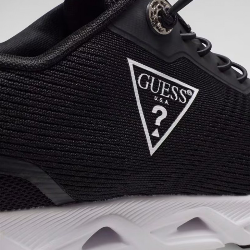 Sneakers for man Ease Black Guess
