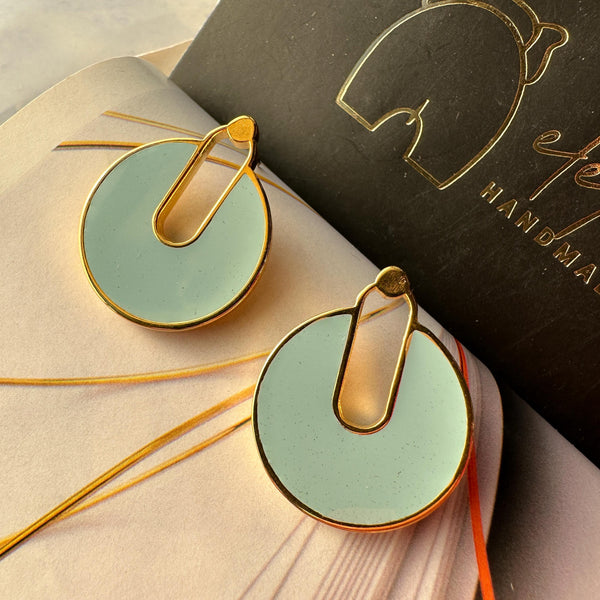 Earrings in a round design with Ciel Enamel Elephantina